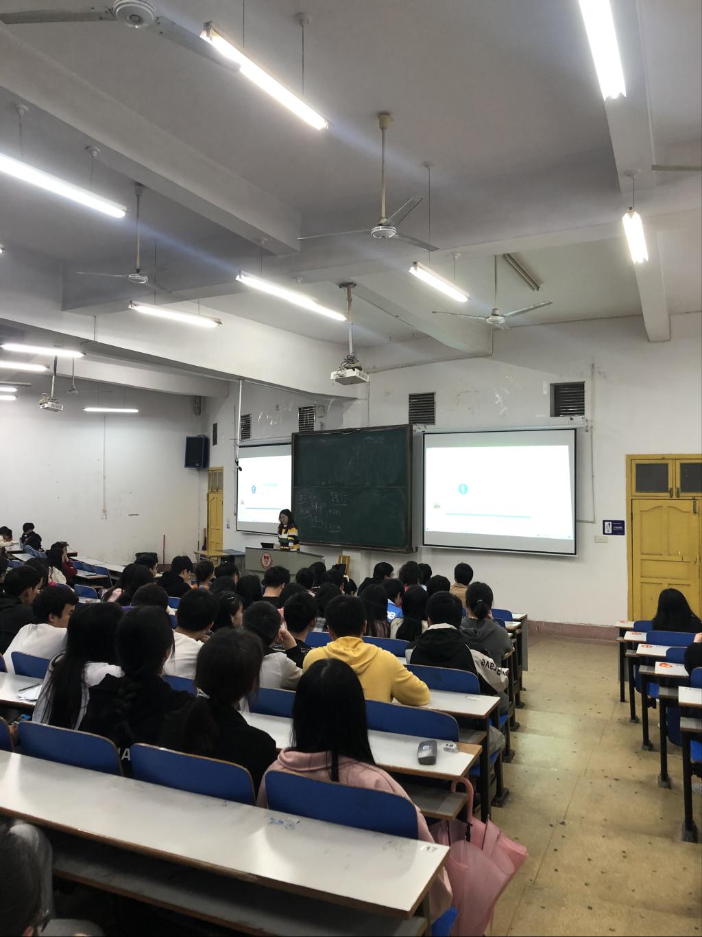 同时她成功通过专升本获得了湖南工商大学本科学历,并通过全国注册